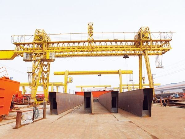双主梁桁架门式起重机简介